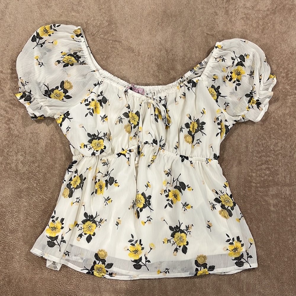 💛White Floral Crop Top💛